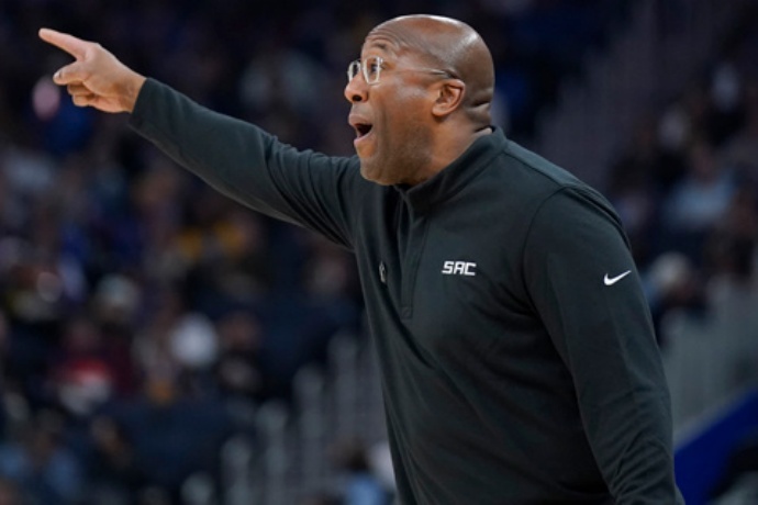 尼克斯官宣迈克・布朗出任主帅:两届最佳教练能否带队冲冠? 尼克斯官宣迈克・布朗出任主帅:两届最佳教练能否带队冲冠?